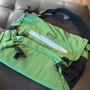 Patagonia green shoulder tote bag